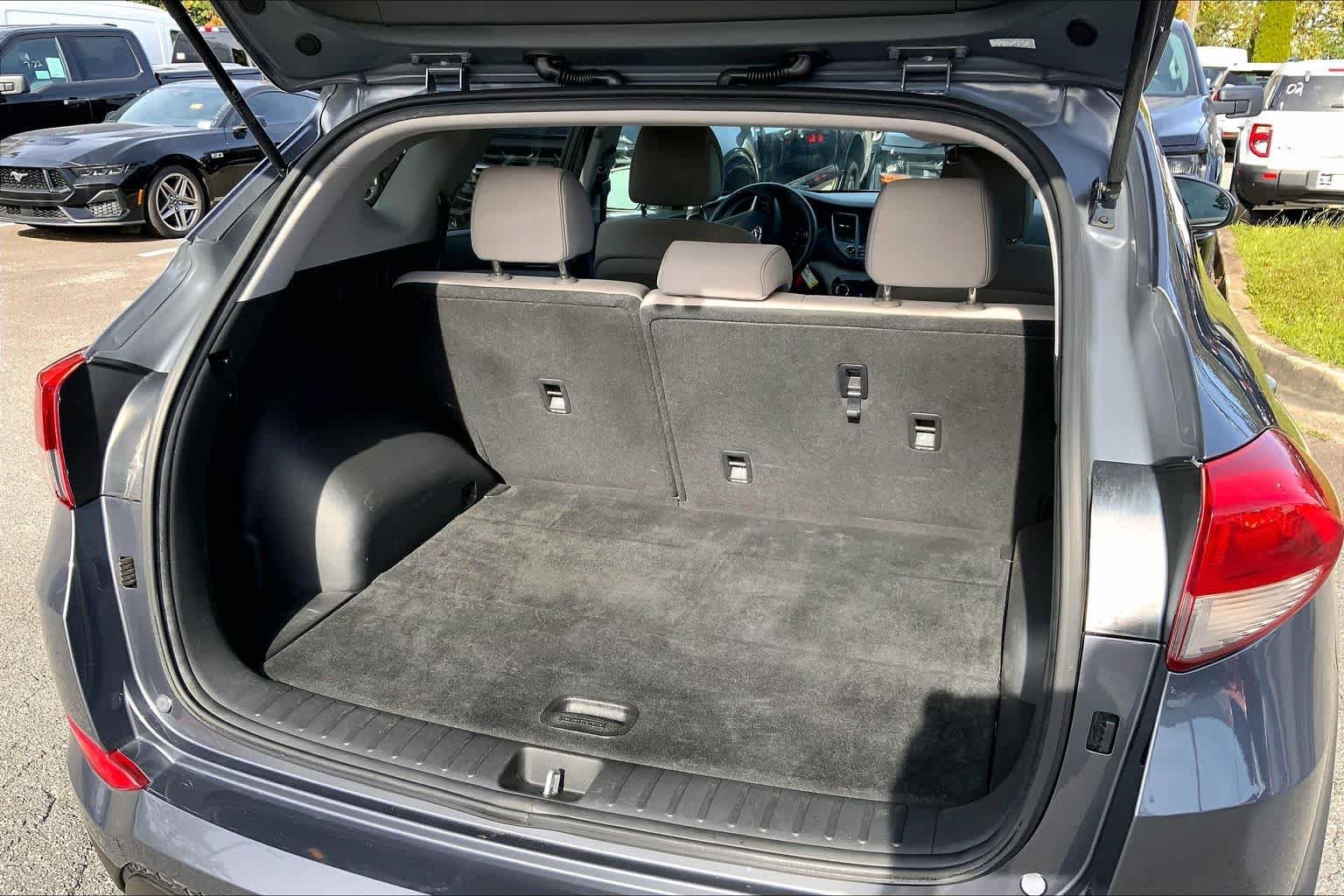 Used 2017 Coliseum Grey Hyundai SE image 32