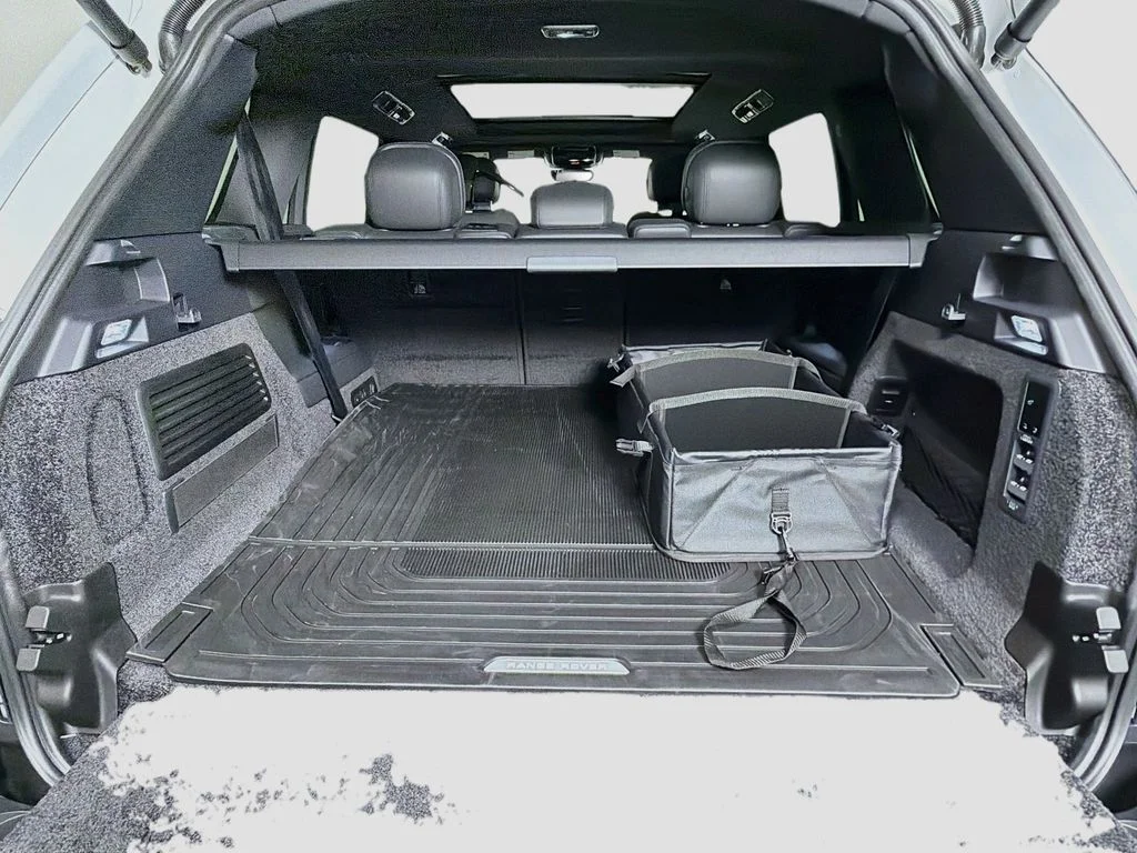 New 2026 Fuji White Land Rover SE 7 Seats image 28