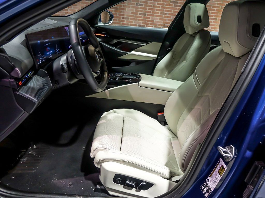 2024 BMW 530I - Image 12