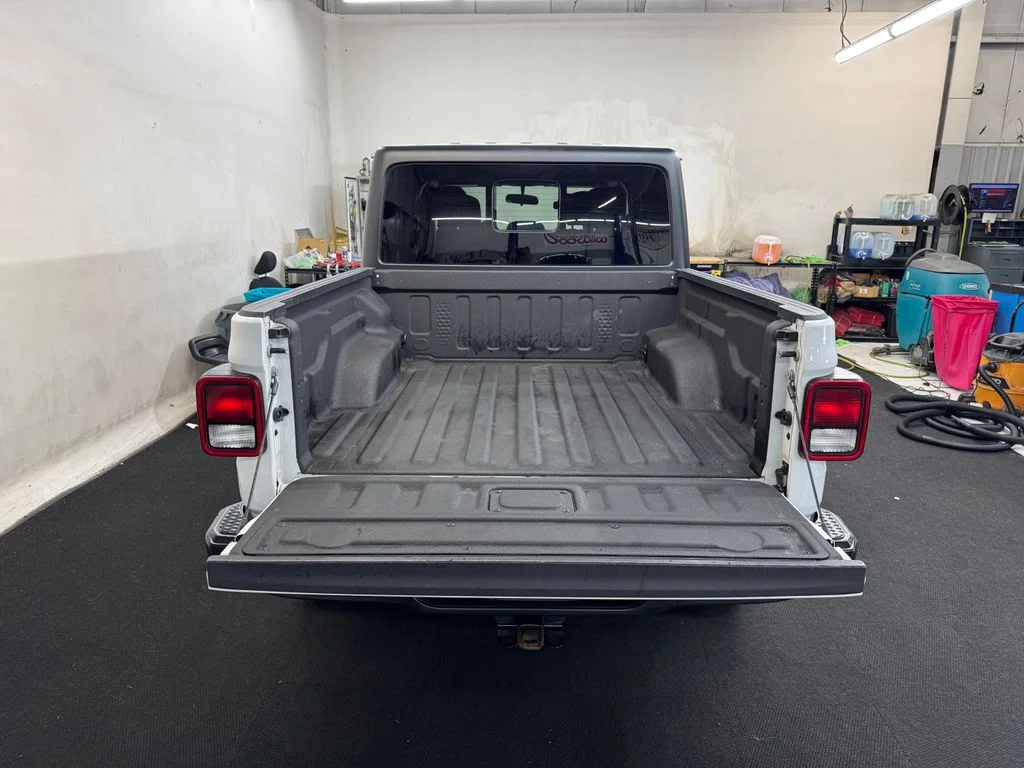 Used 2022 White Jeep Sport image 5