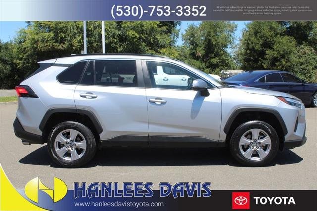 2025 Toyota RAV4 XLE - Photo 6