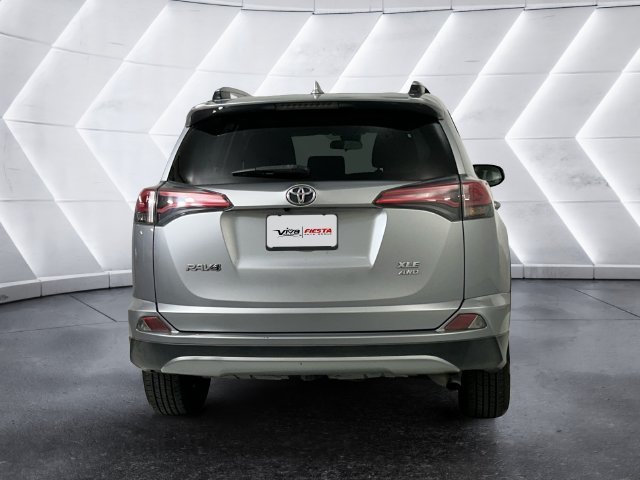 Used 2018 Silver Toyota XLE image 5