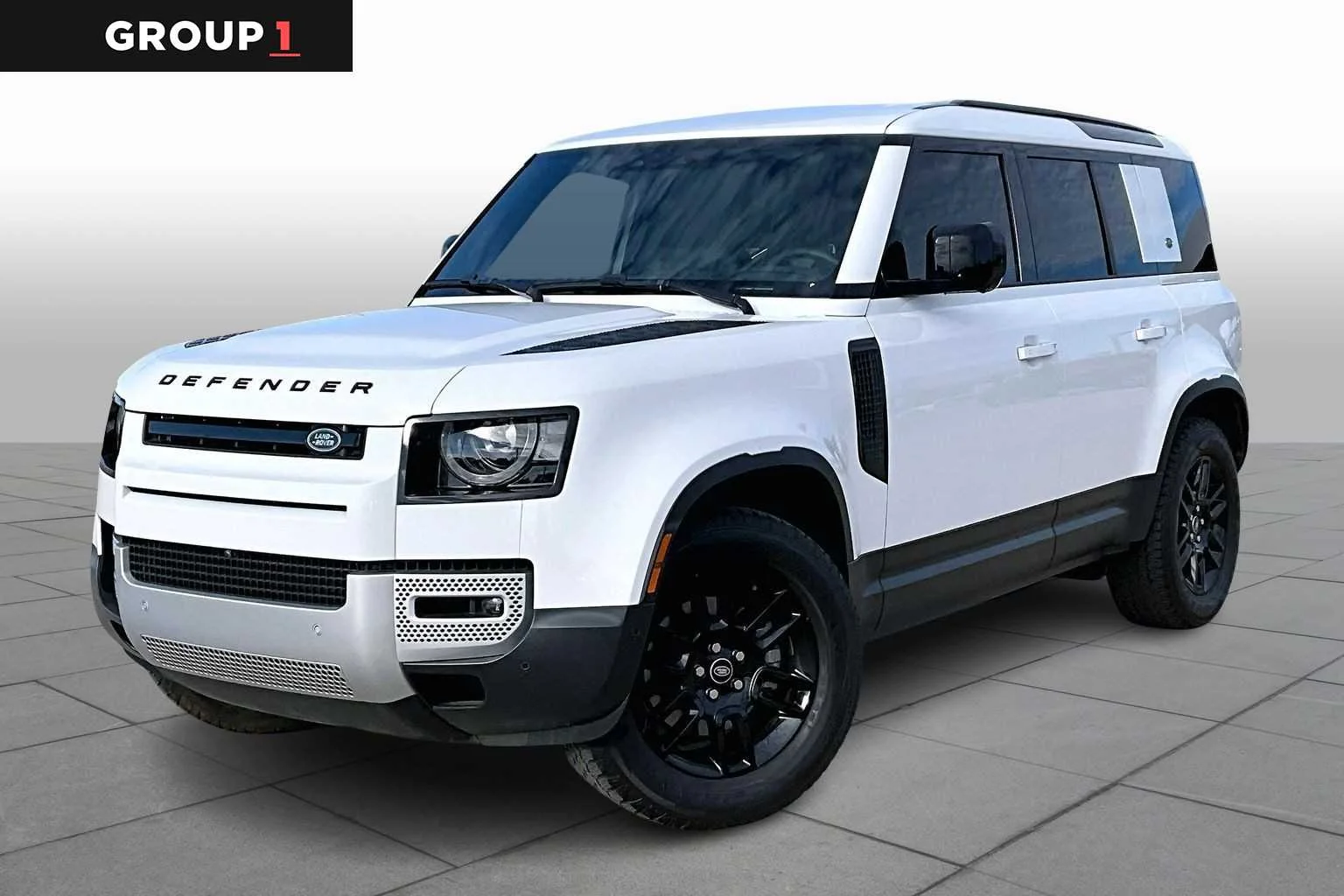 2023 Land Rover Defender S's photo