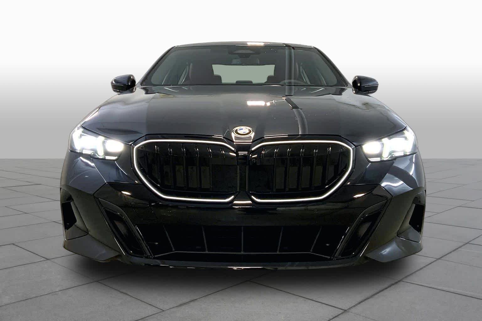 New 2027 Black Sapphire Metallic BMW 530i xDrive image 3