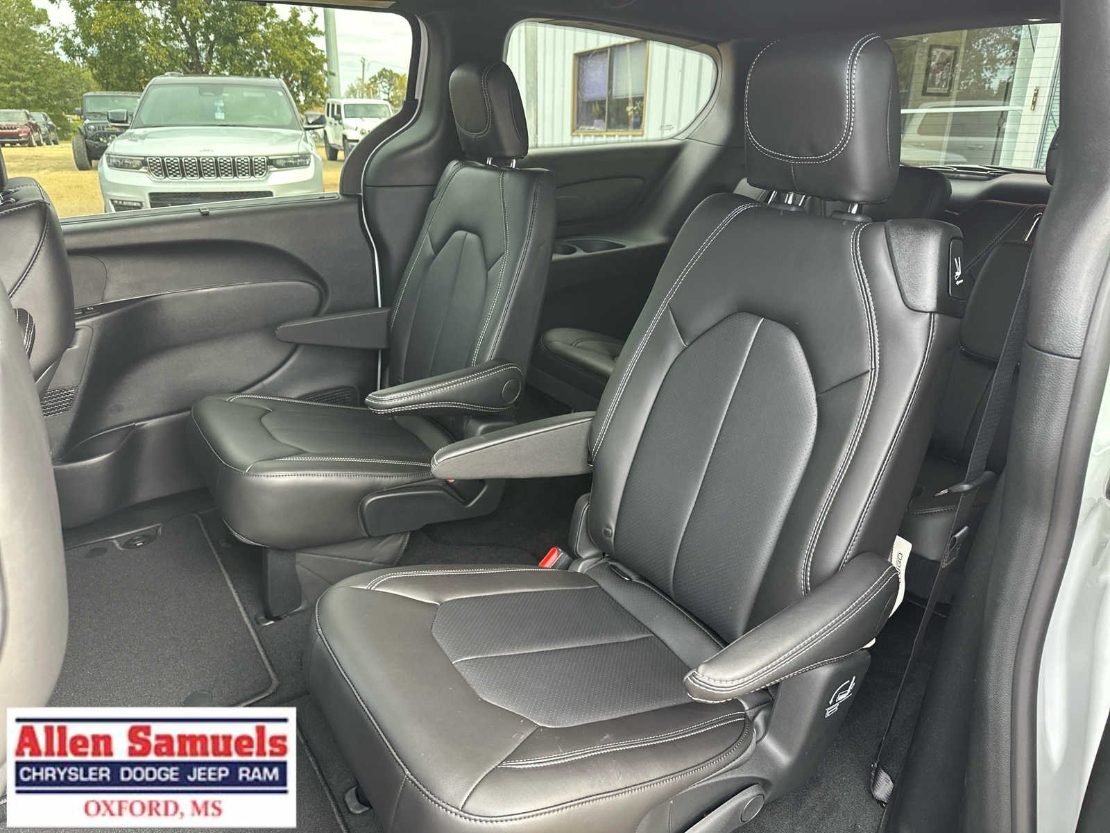 2026 Chrysler Pacifica Select - Photo 10