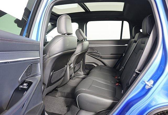 New 2025 Hydro Blue Pearl-Coat Exterior Paint Jeep Limited image 7