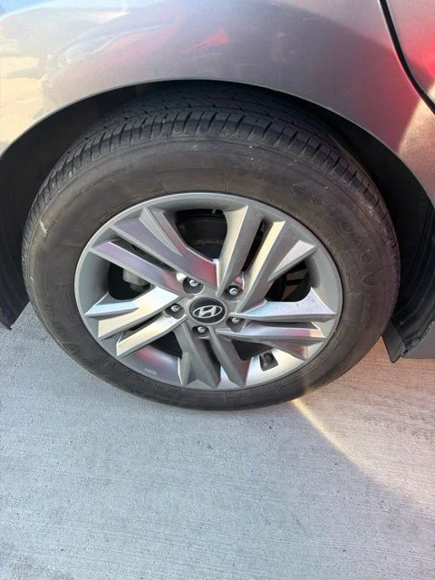 Used 2019 Gray Hyundai Value Edition image 4