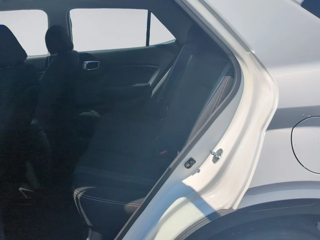 Used 2023 White Hyundai SEL image 18