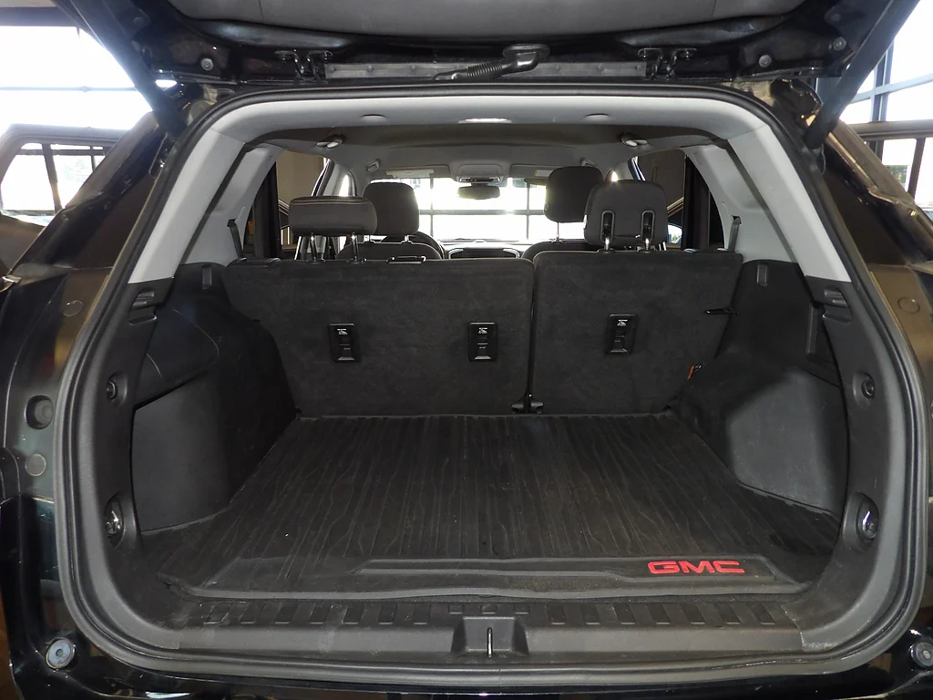 Used 2018 Ebony Twilight Metallic GMC SLE image 20