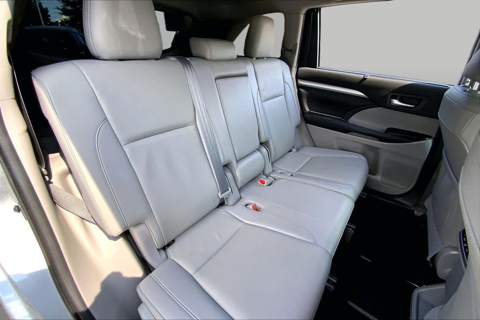 Used 2019 Celestial Silver Metallic Toyota XLE image 20