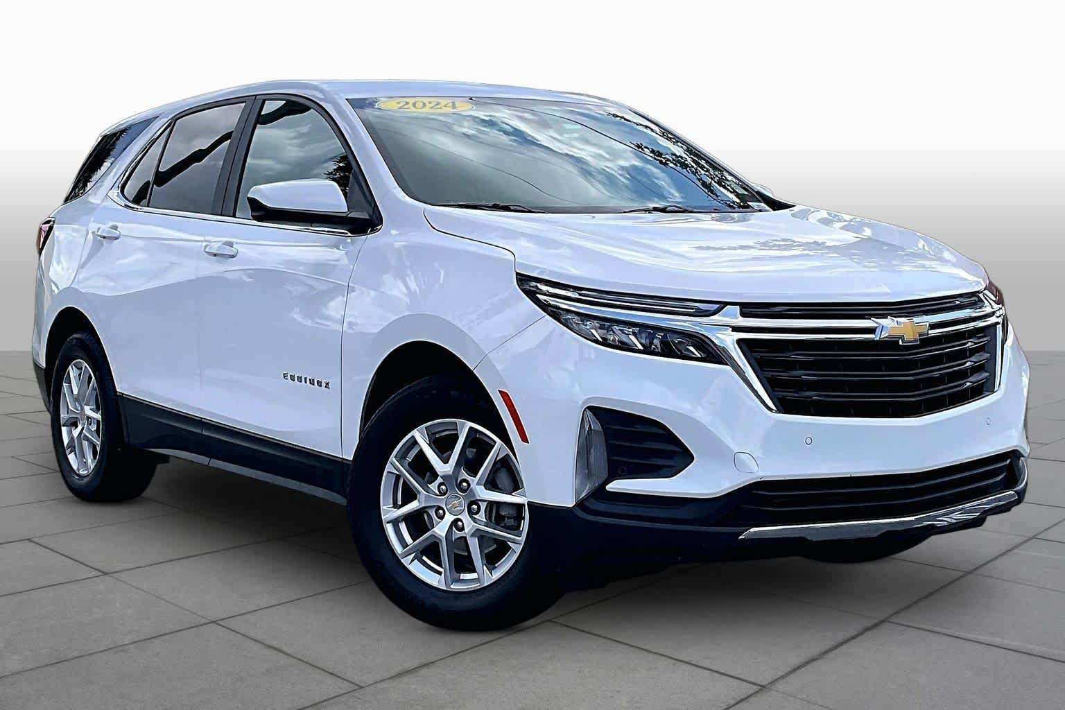 Used 2024 Summit White Chevrolet LT image 3