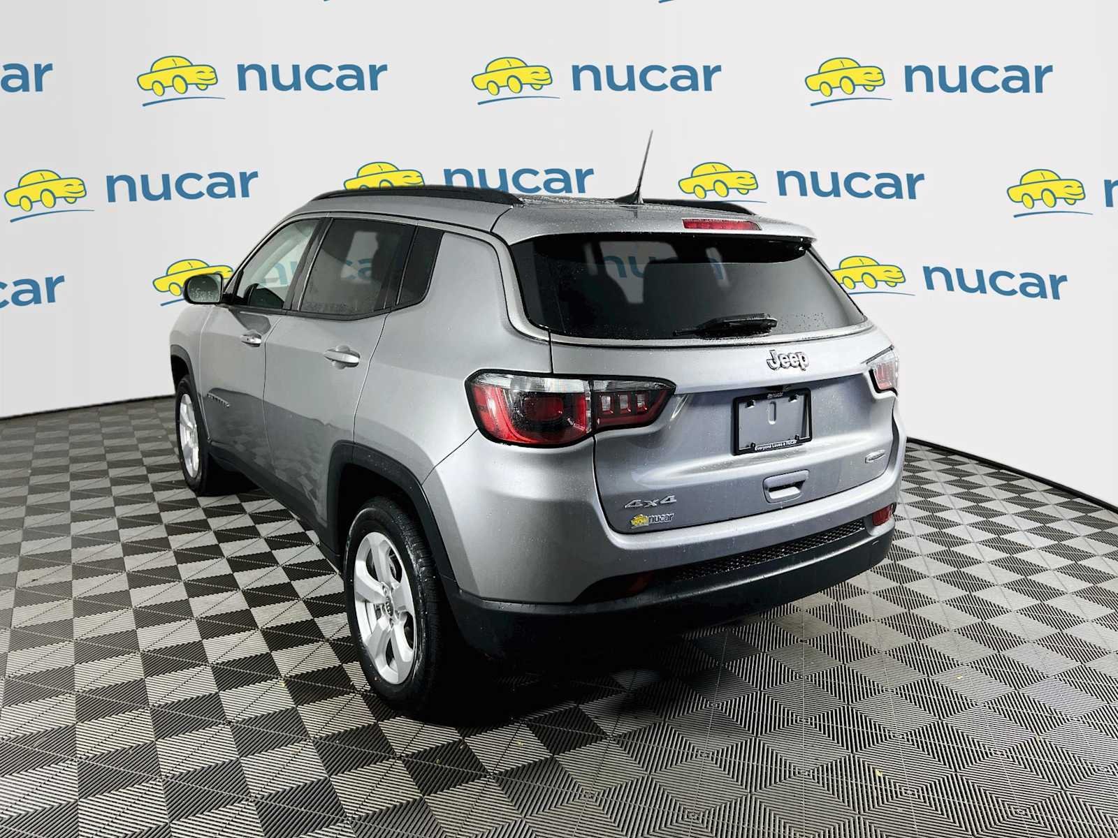 Used 2020 Billet Silver Metallic Clearcoat Jeep Latitude image 5