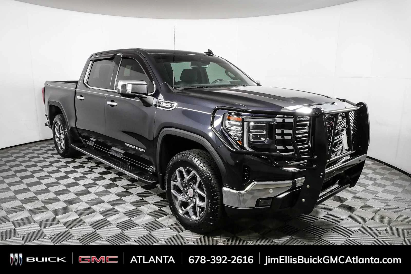 2022 GMC Sierra 4WD Crew Cab Short Box SLT's photo