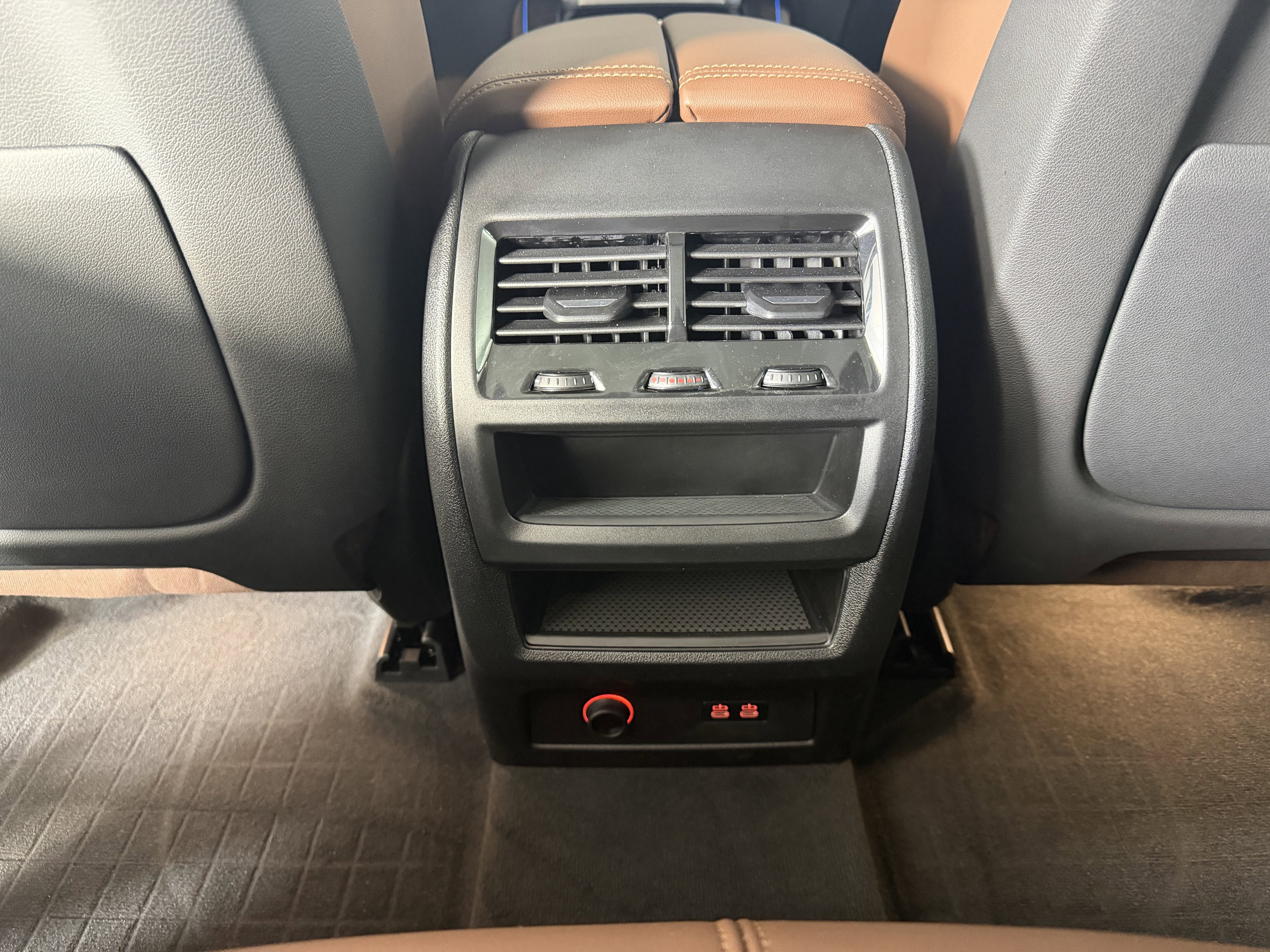 Used 2025 MINERAL WHITE MET BMW xDrive50e image 18