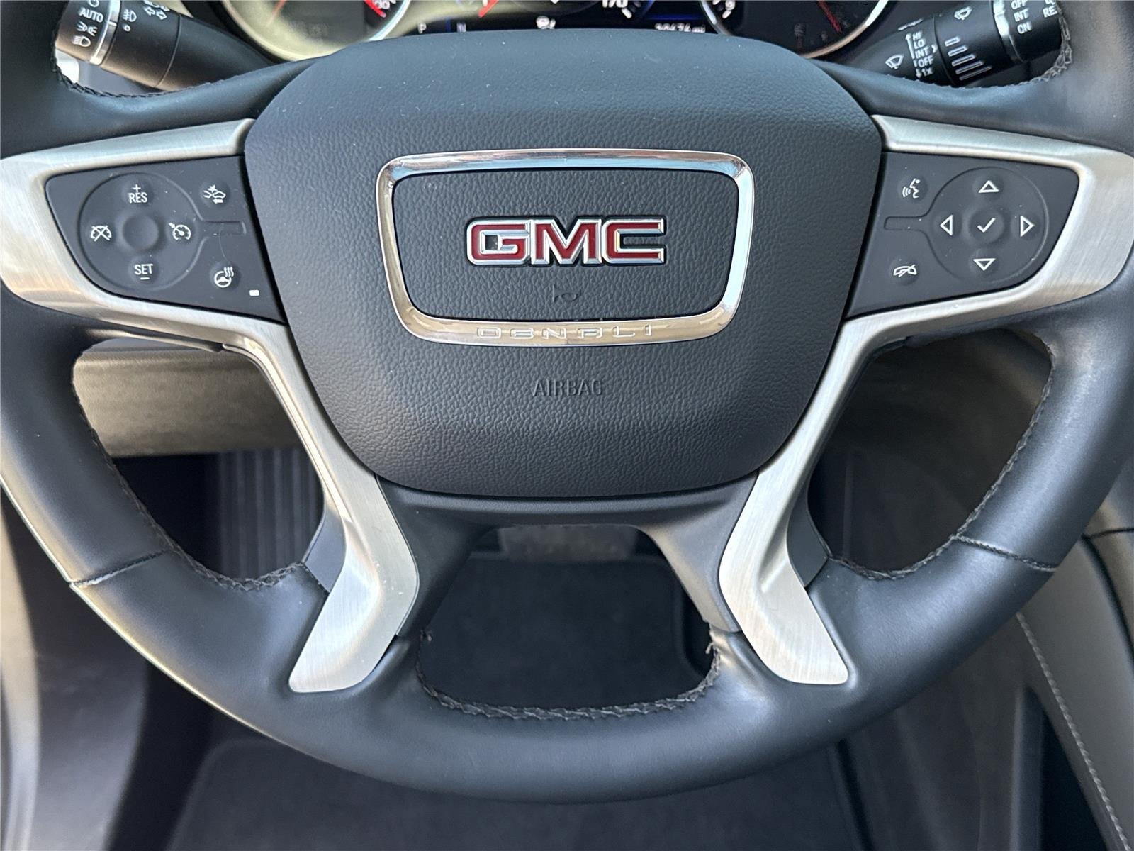 Used 2023 White Frost Tricoat GMC Denali image 16