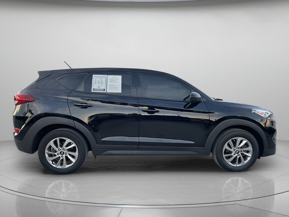 Used 2018 Black Noir Pearl Hyundai SE image 2