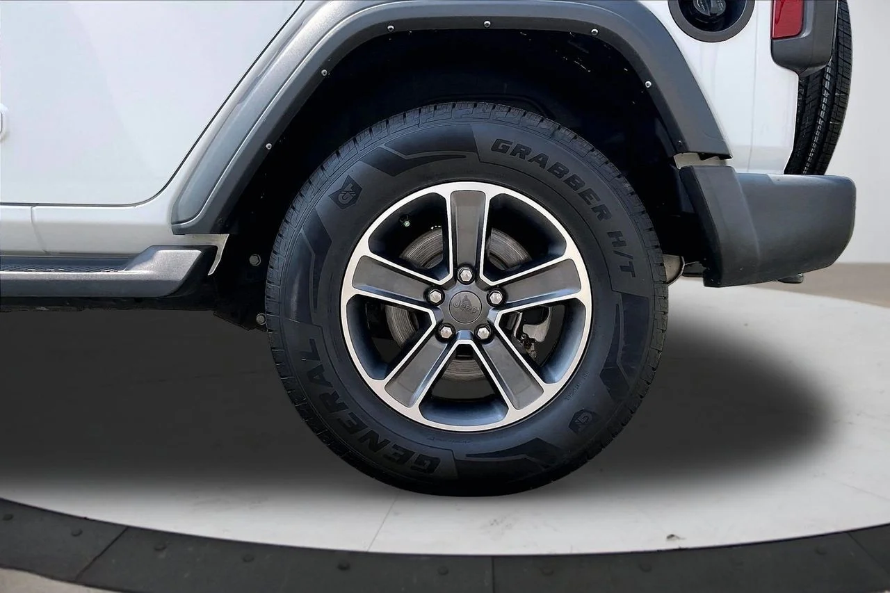 Used 2023 White Jeep Sport image 34