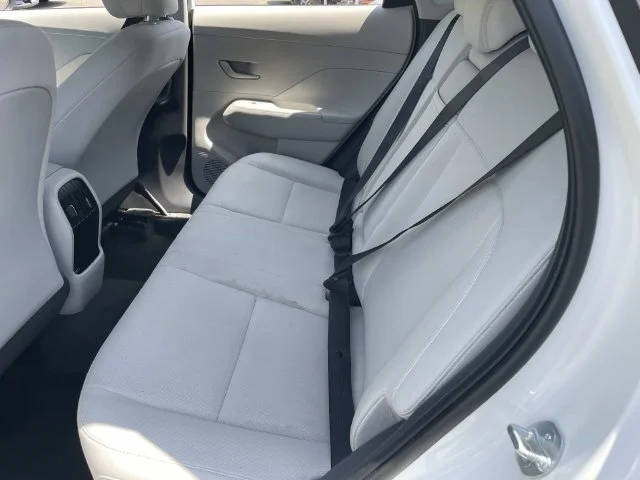 Used 2025 White Hyundai SEL image 18