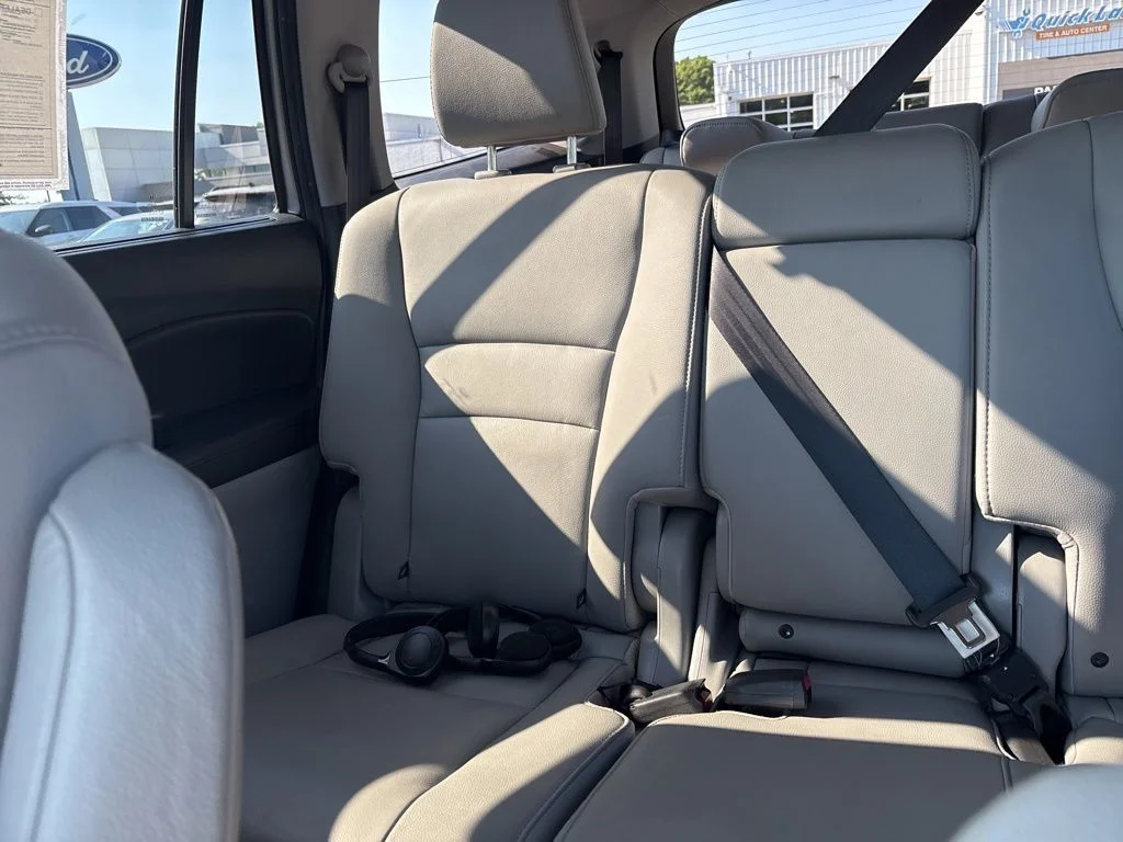 Used 2017  Honda Touring image 11