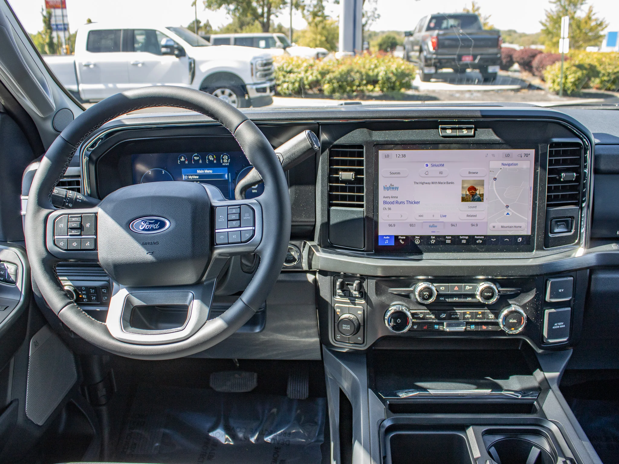 New 2026 Star White Metallic Tri-Coat Ford F-250® Lariat® image 24