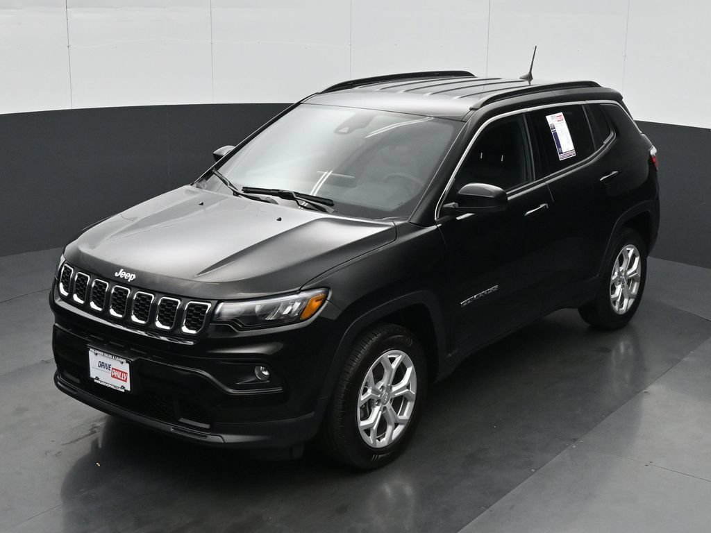 Used 2024 Black Jeep Latitude image 17