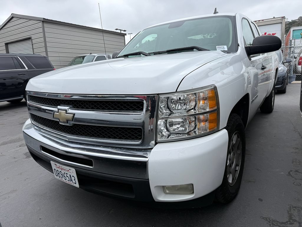 Used 2011 SUMMIT WHITE Chevrolet LT image 2