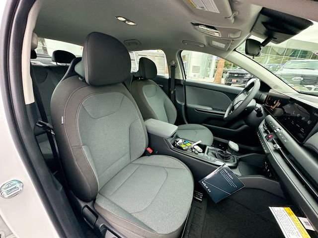 New 2026 Snow White Pearl Kia LXS image 26