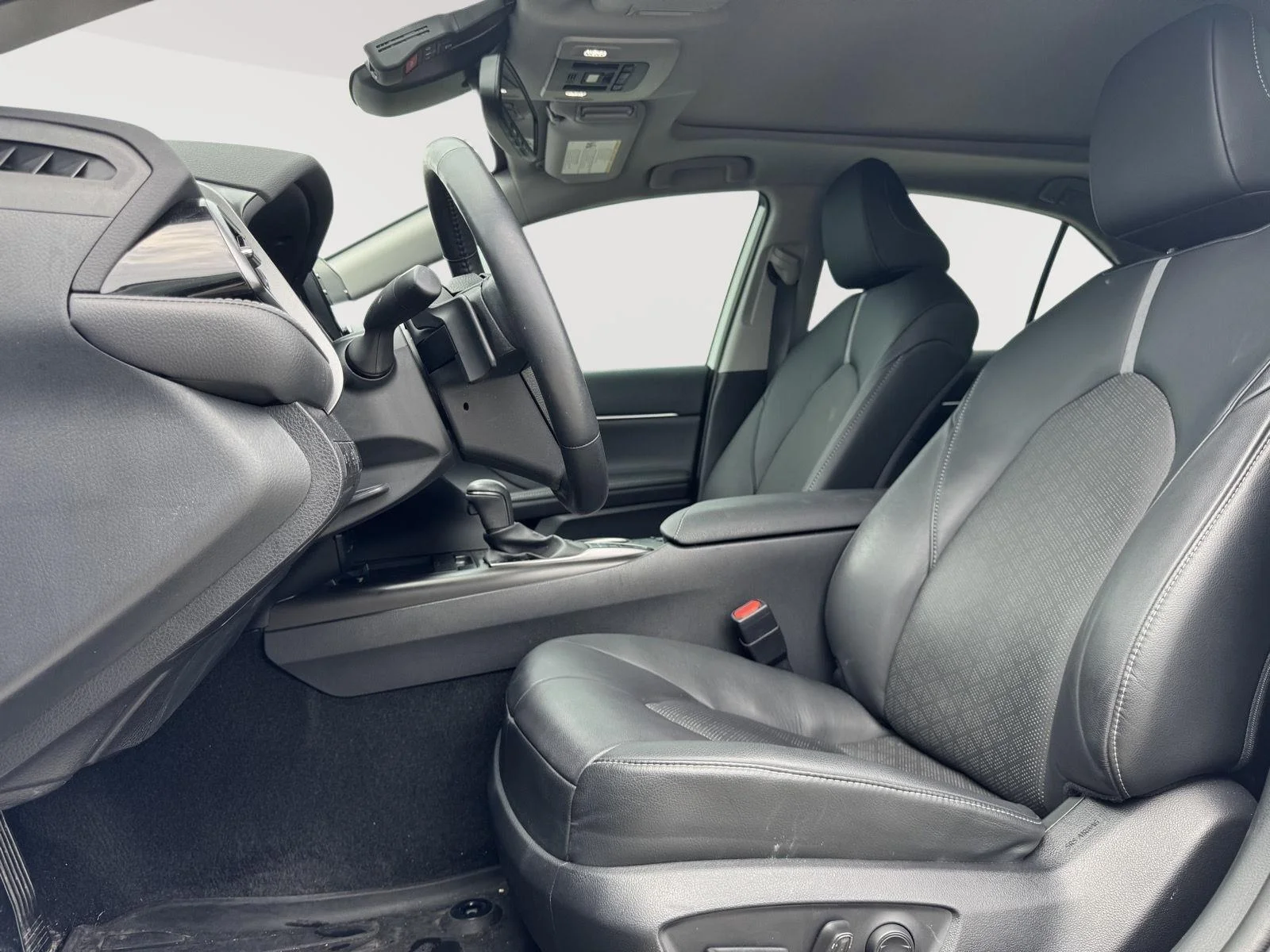 Used 2023 Wind Chill Pearl Toyota XSE image 2