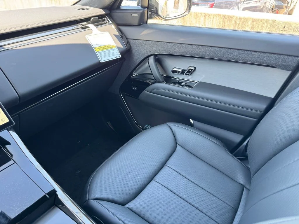 New 2026 Carpathian Gray Premium Metallic Land Rover SE image 26