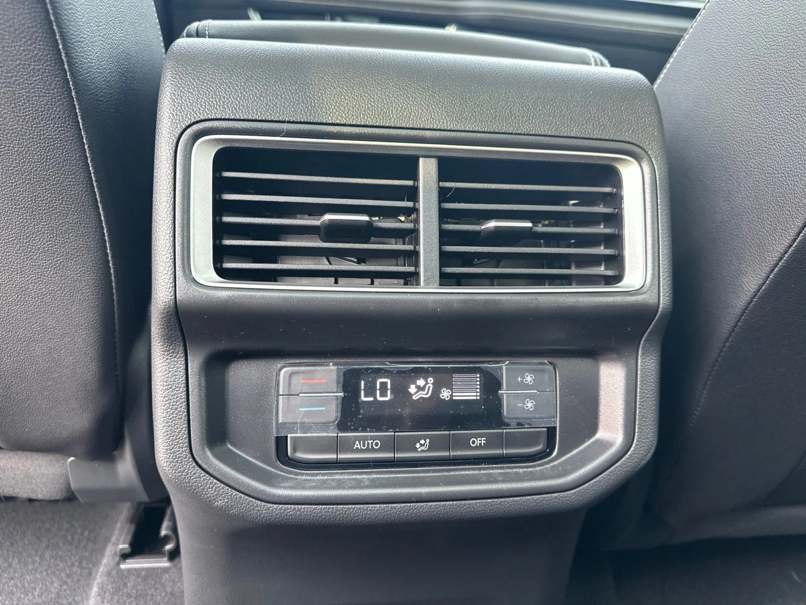 2026 Volkswagen Atlas SE w/Tech - Photo 20