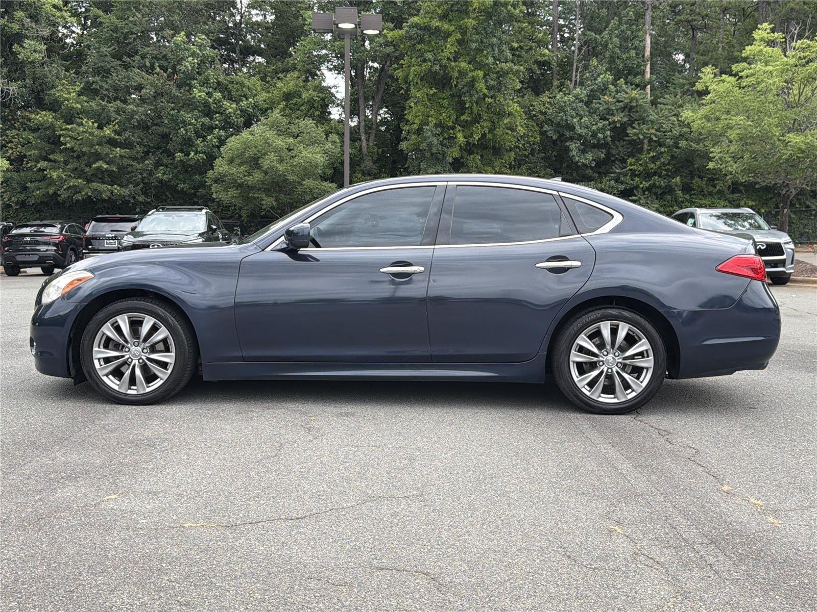 Used 2013  INFINITI Base image 21