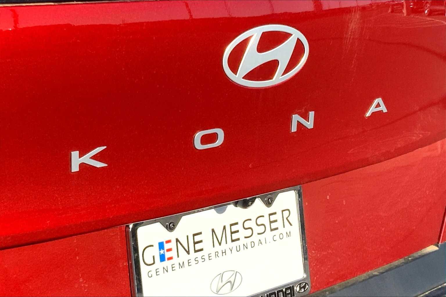 Used 2025 RED Hyundai SE image 15