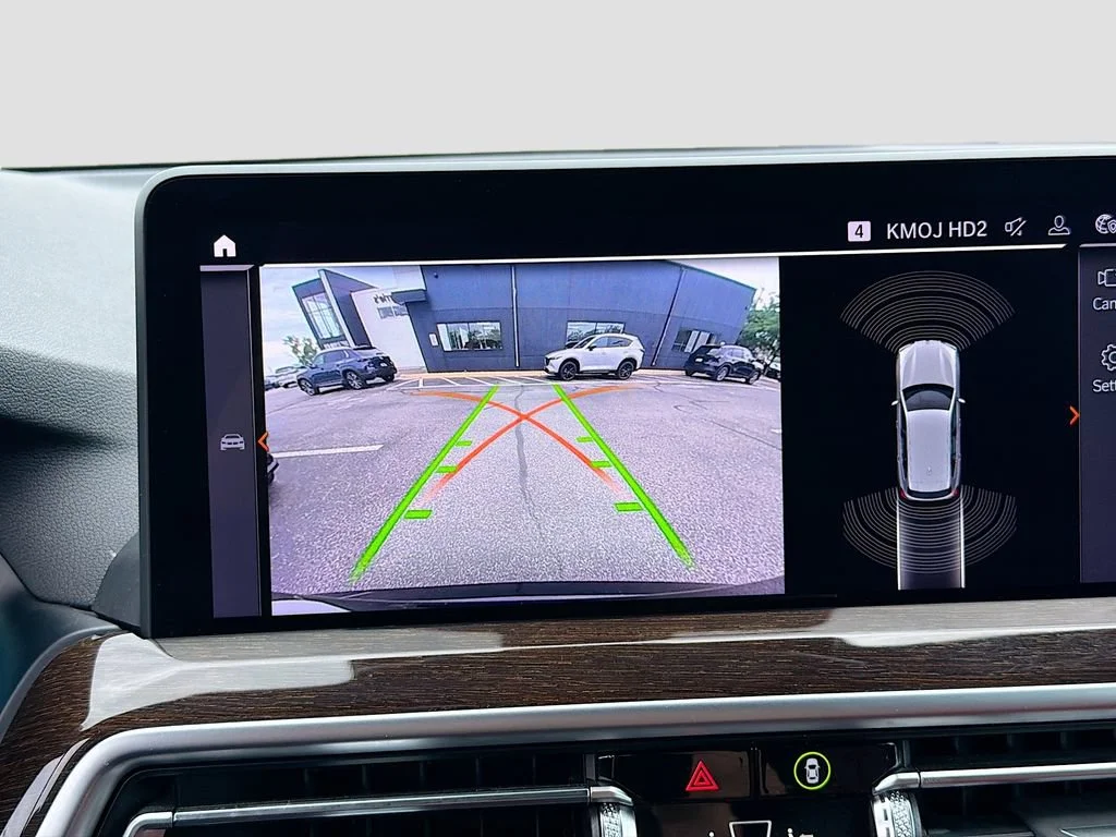 Used 2023  BMW xDrive30i image 16