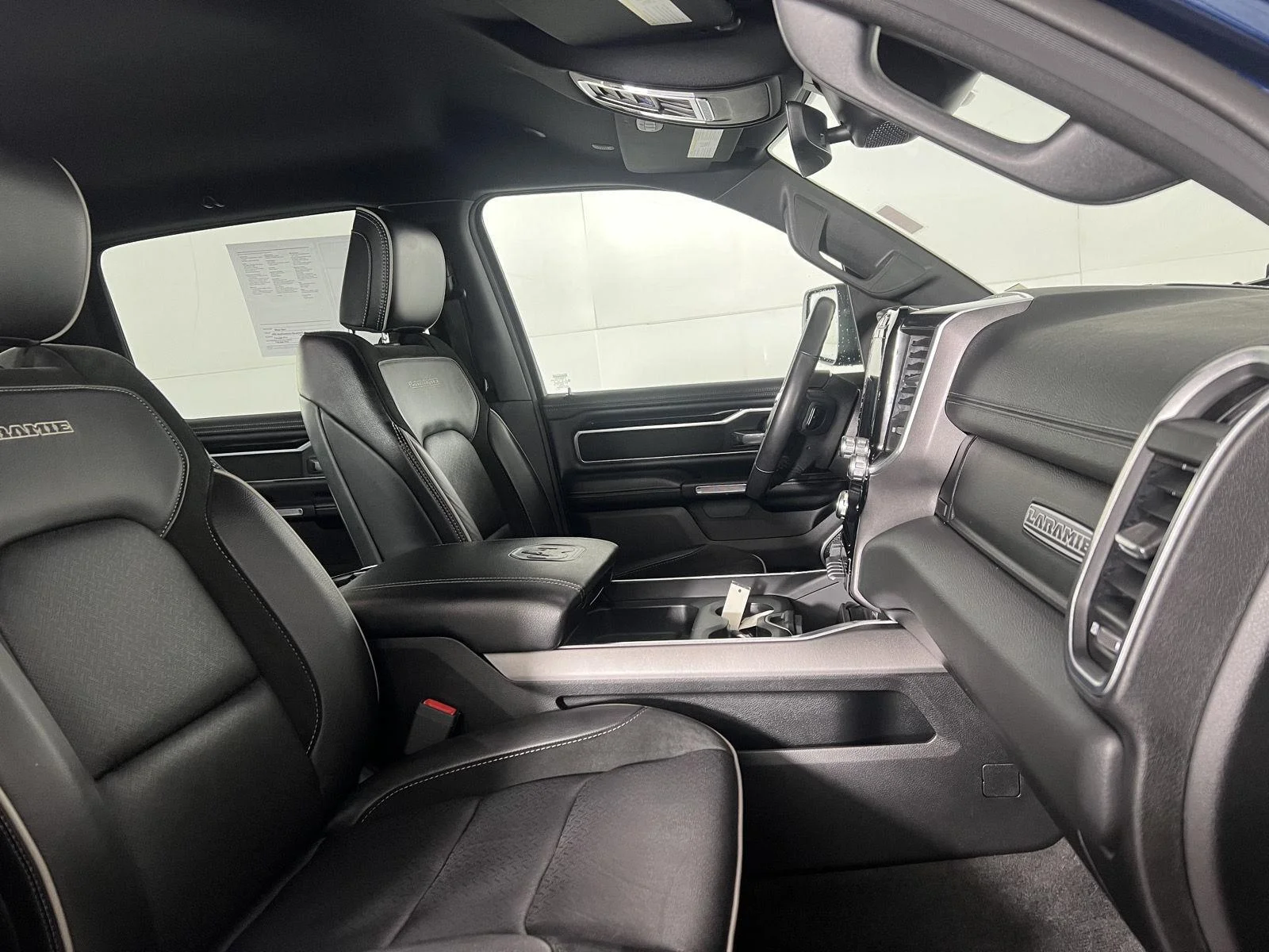 Used 2021 Patriot Blue Pearlcoat Ram Laramie image 10