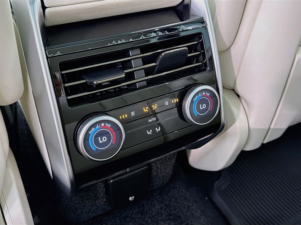 New 2026 Fuji White Land Rover SE image 27