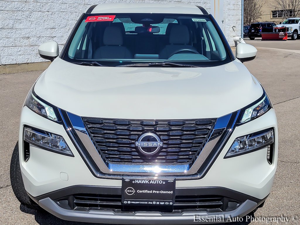 Used 2023 Pearl White Tricoat Nissan SV image 4