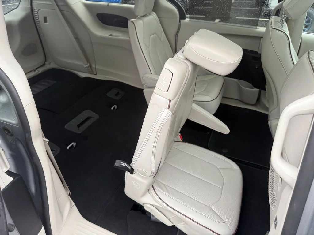 Certified Used 2017 Silver Chrysler Limited image 60
