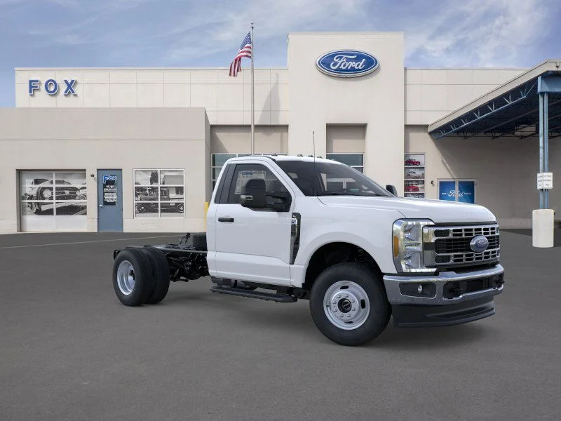 2025 Ford F-350 Super Duty Chassis Cab XL - Photo 7