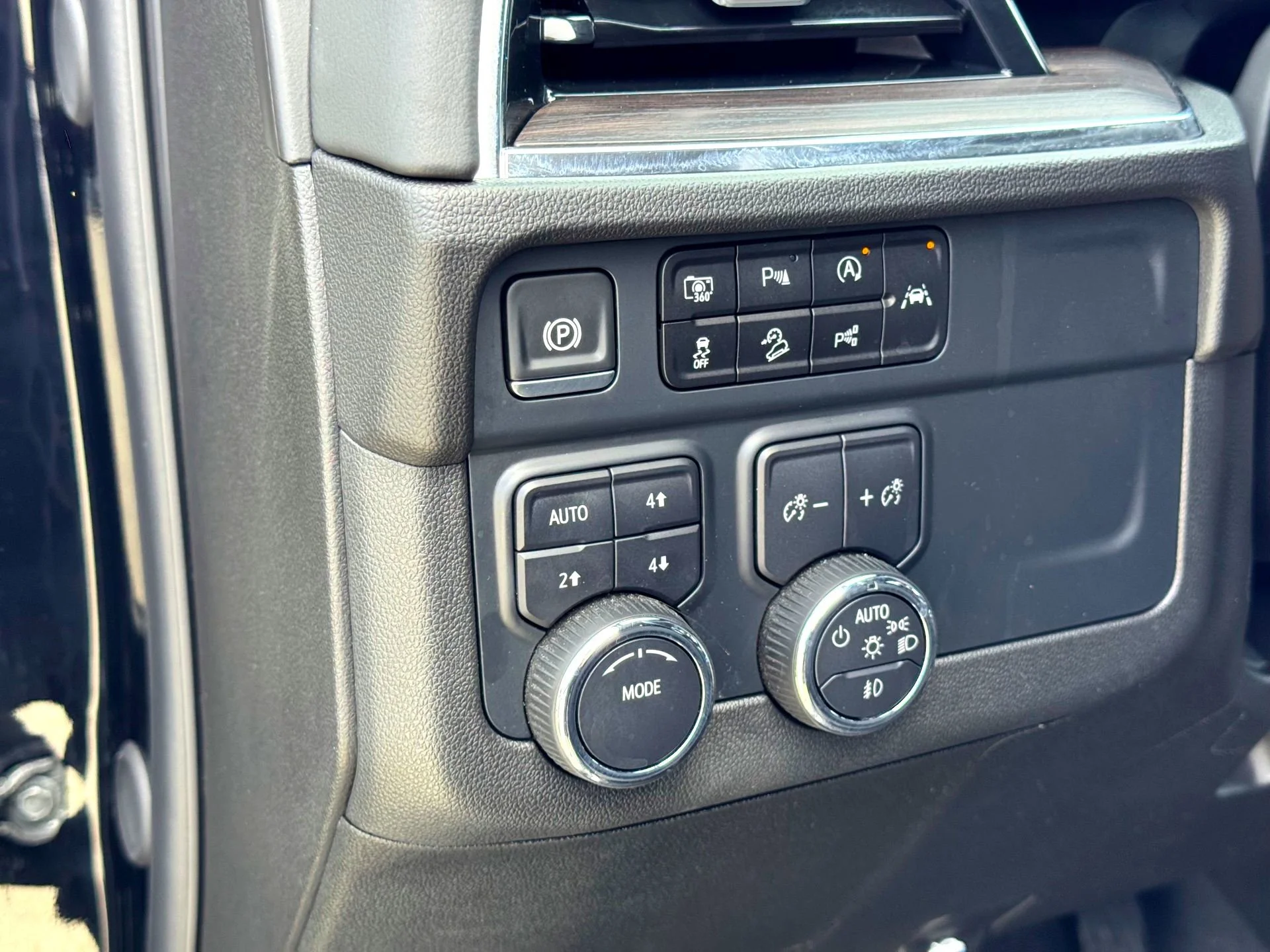 Used 2025 Black Chevrolet Z71 image 14