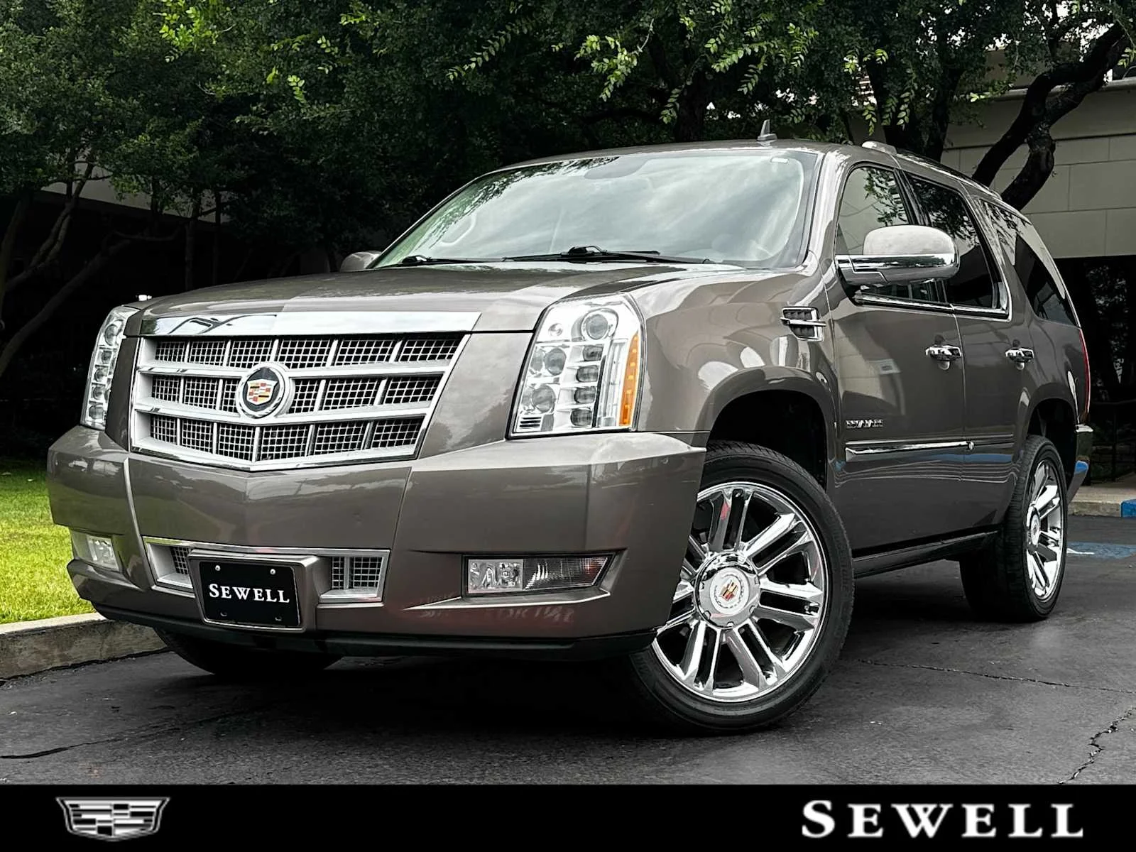 2013 Cadillac Escalade AWD Platinum Edition's photo