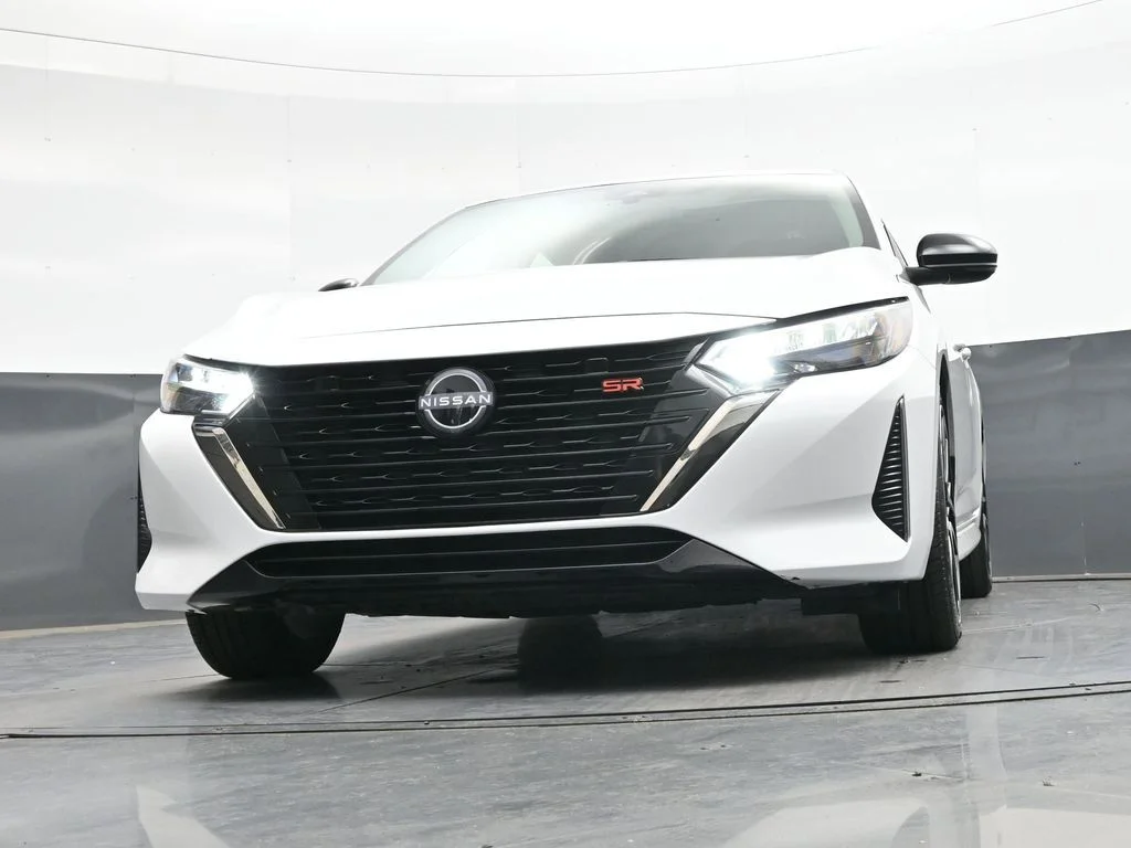 Used 2025 White Nissan SR image 47