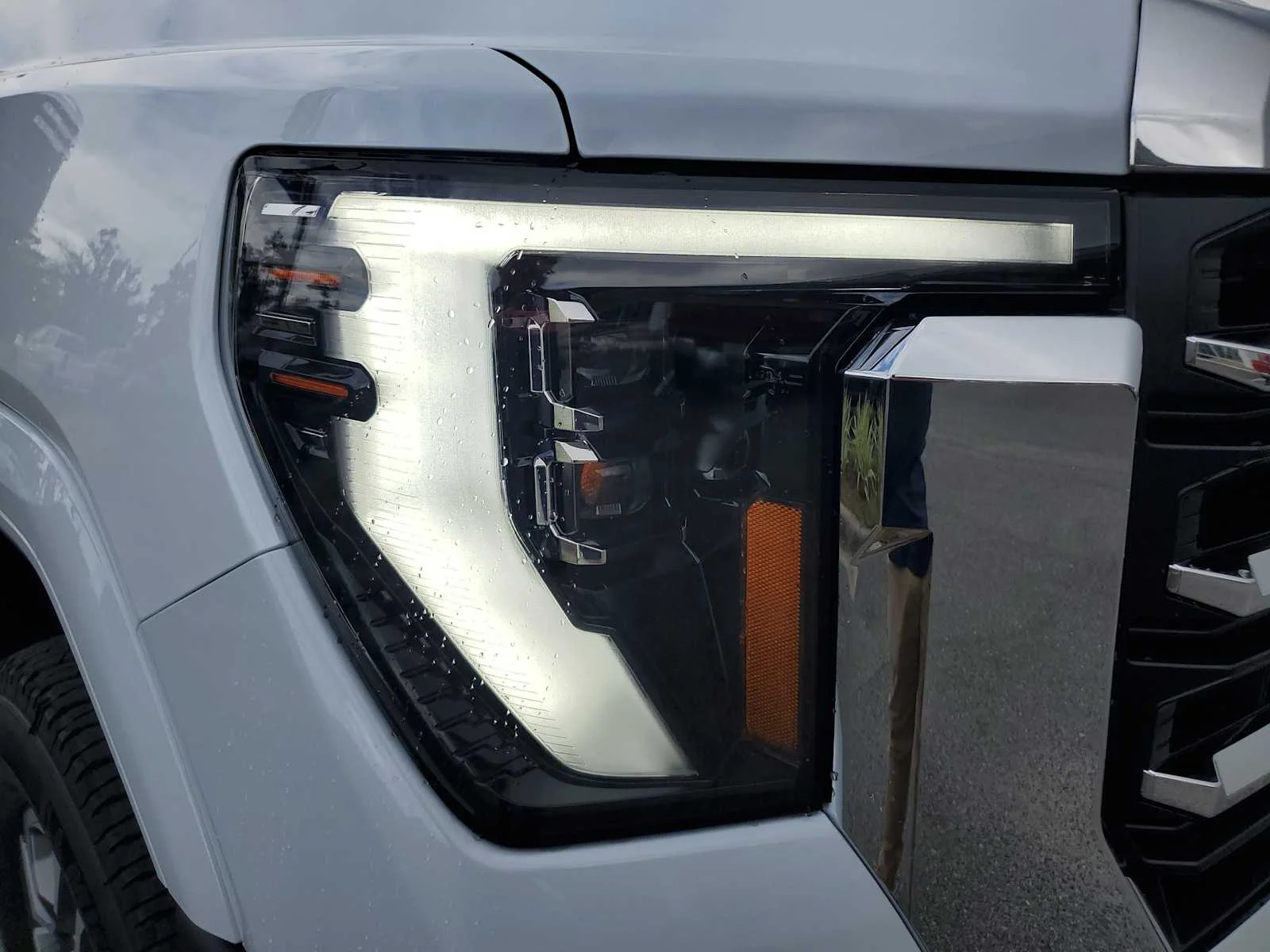 New 2026 Glacier White Tricoat GMC SLT image 35