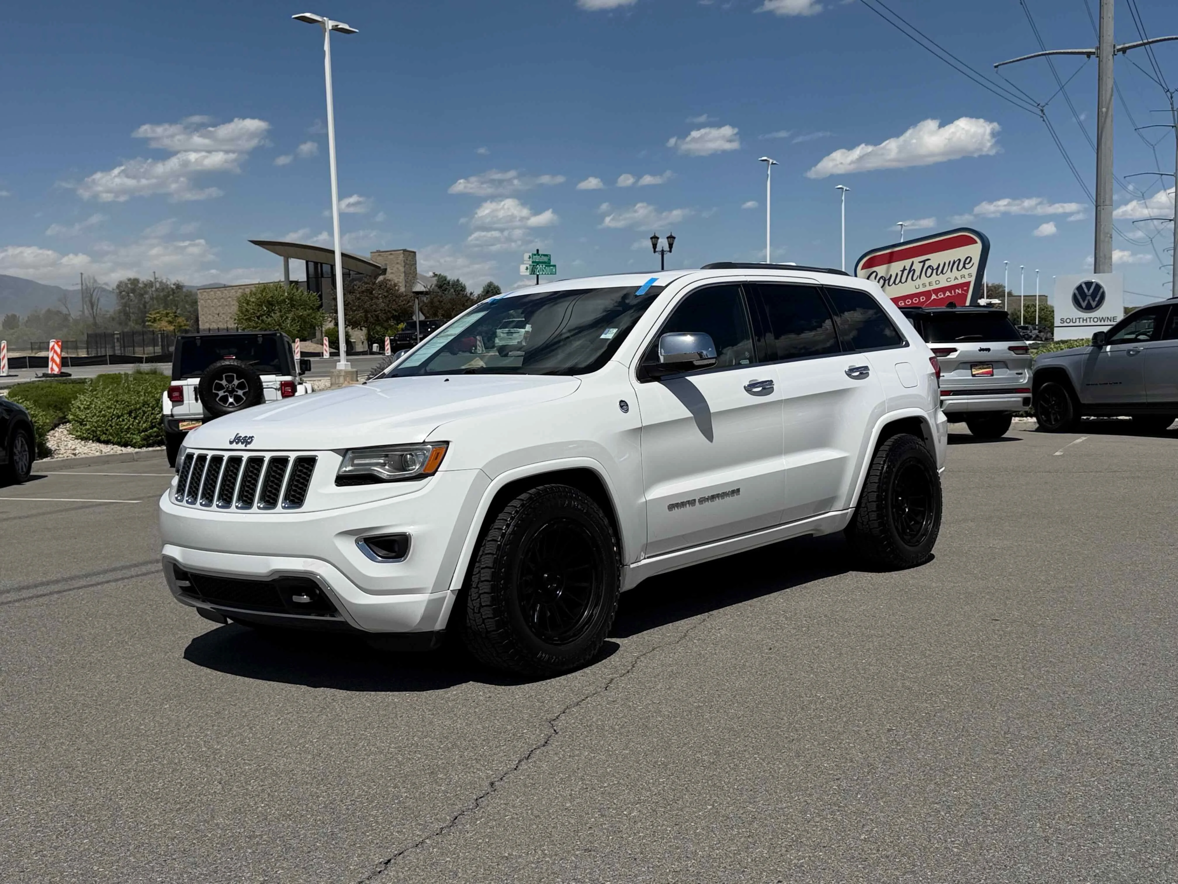 Used 2015 Bright White Clearcoat Jeep Overland image 1