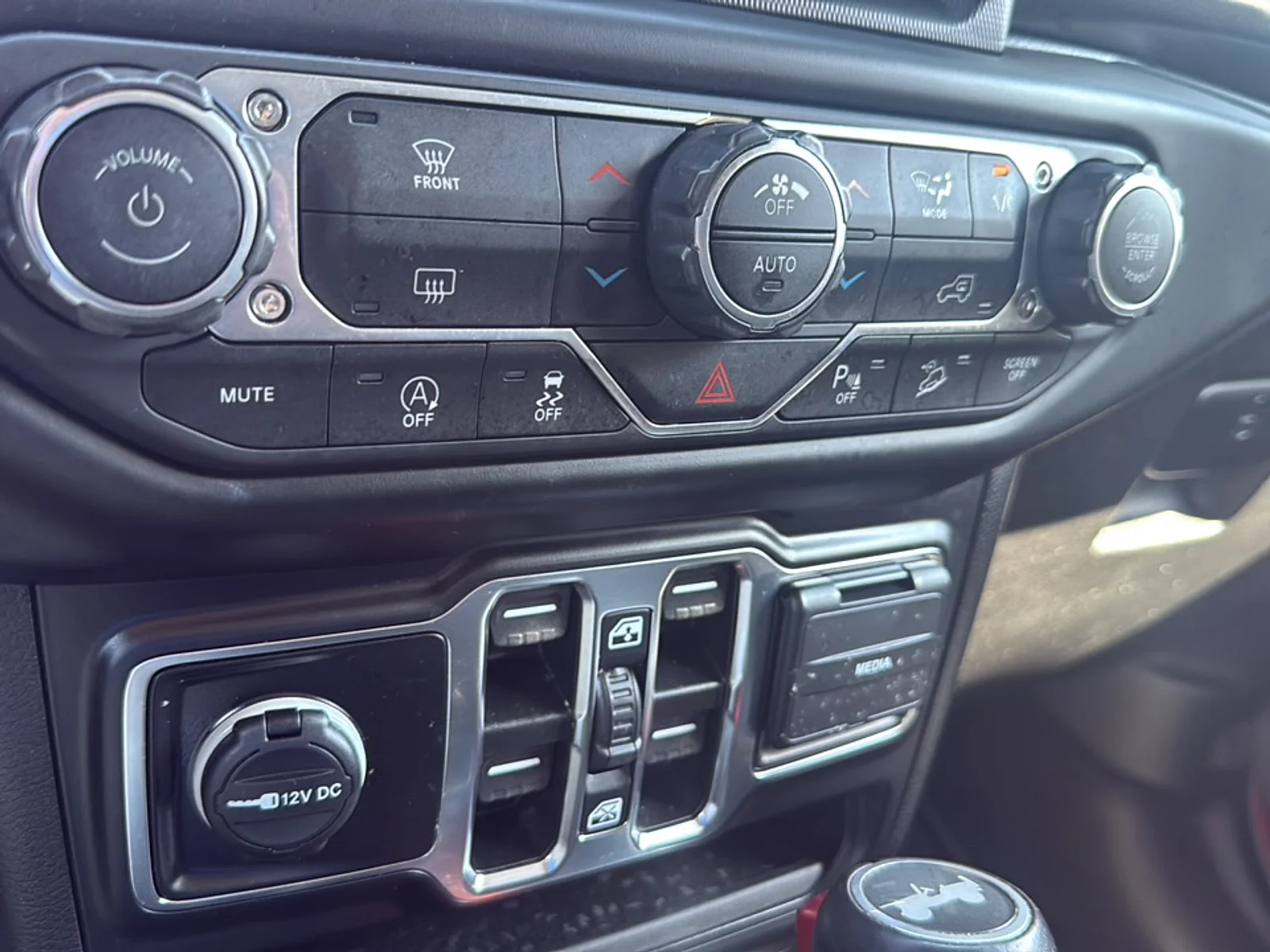 Used 2021 Snazzberry Pearlcoat Jeep Sahara Altitude 4x4 image 22