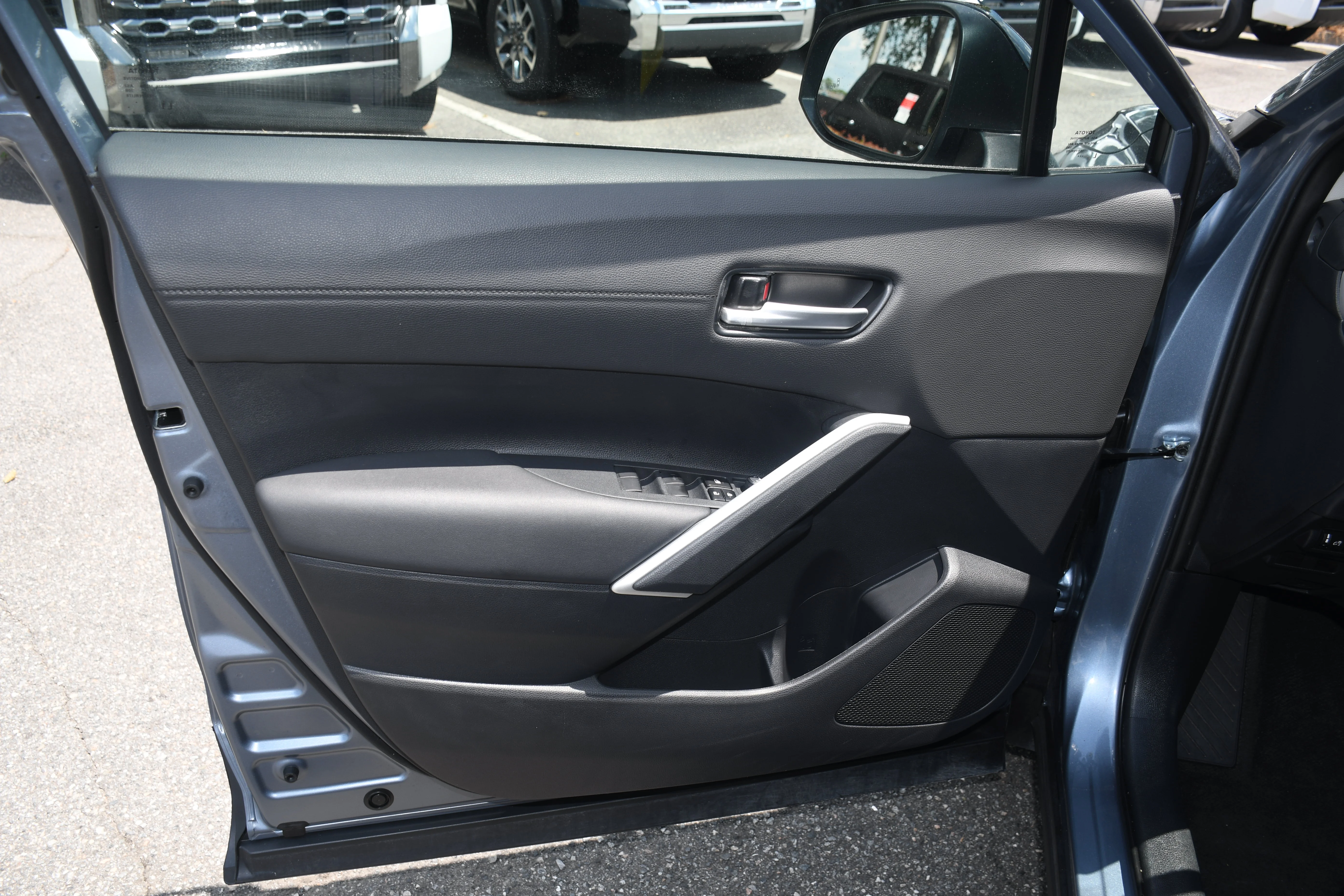 Certified Used 2025  Toyota XLE image 9