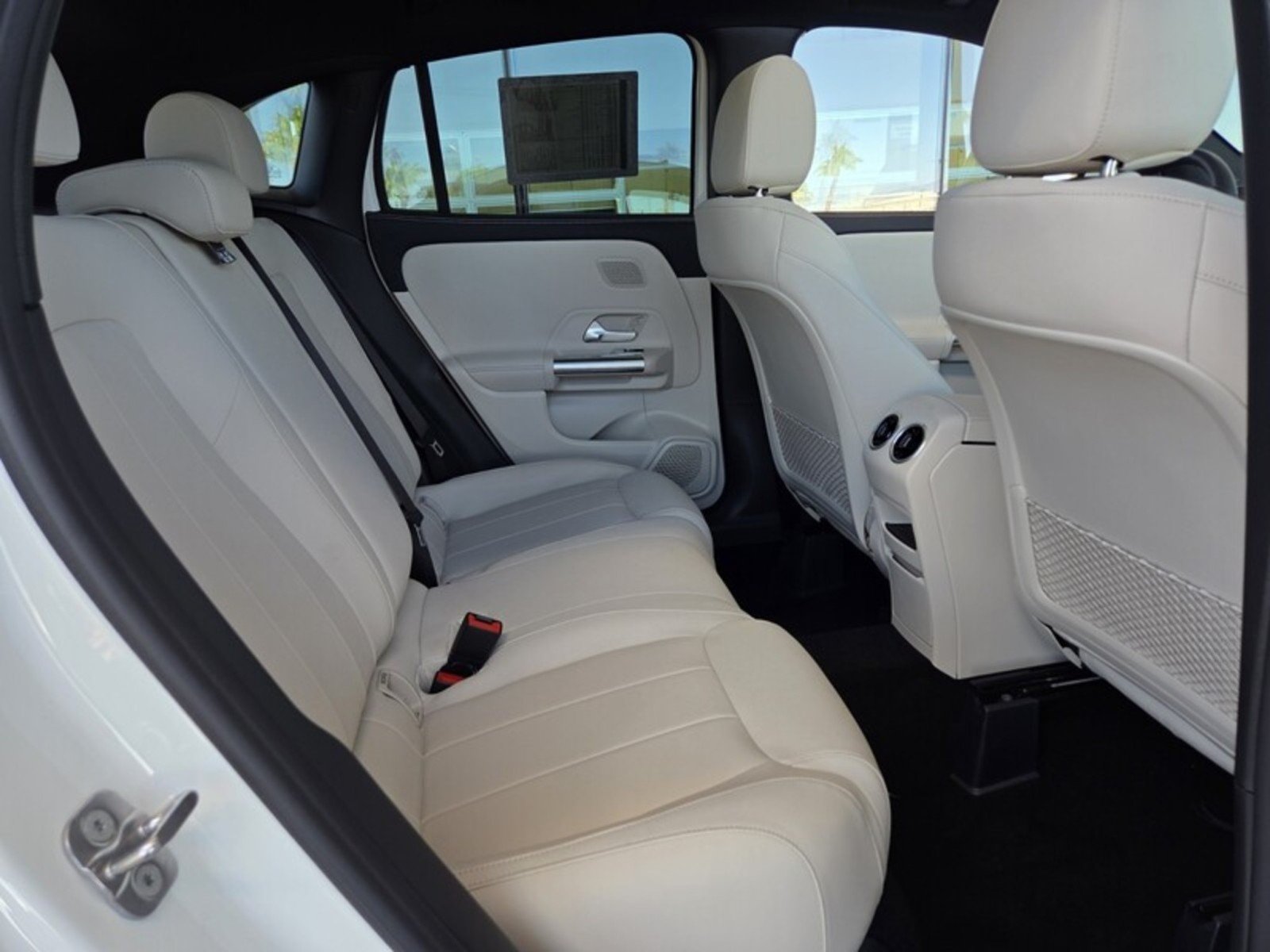 Certified Used 2026 Polar White Mercedes-Benz GLA 250 image 18