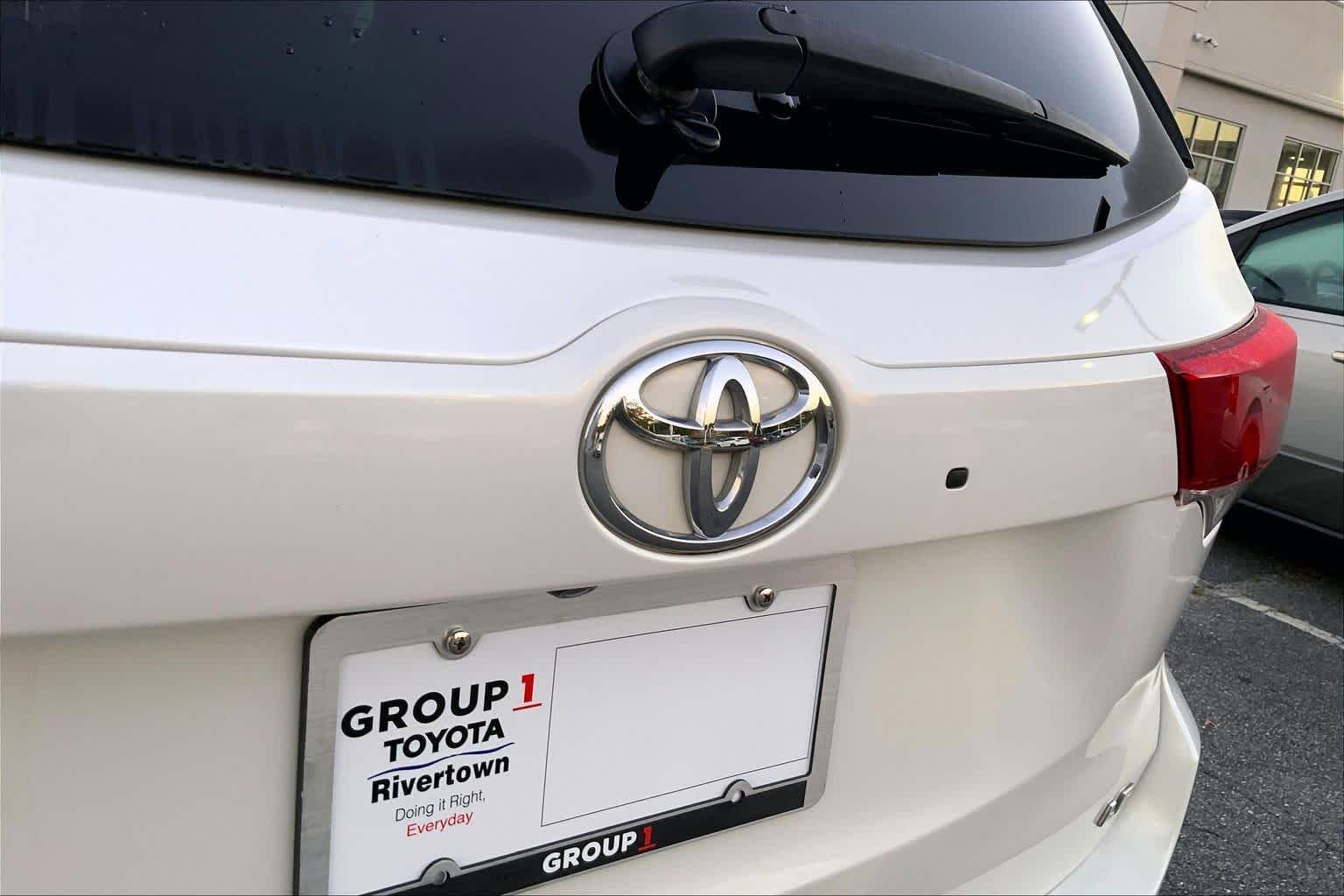 Used 2019 Blizzard Pearl Toyota LE Plus image 9