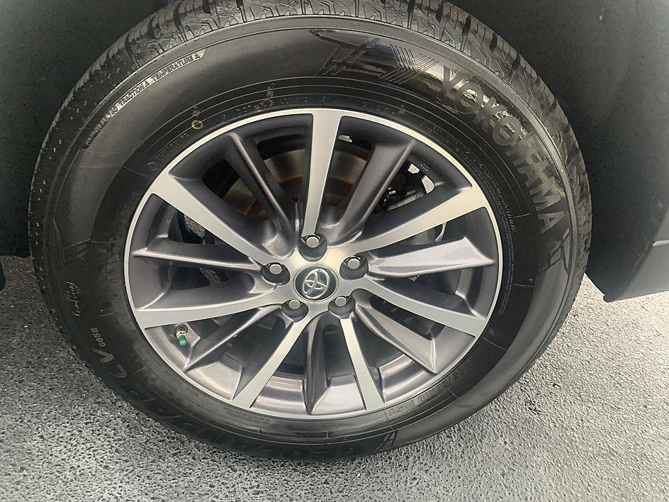 Used 2019 Blizzard Pearl Toyota XLE image 28