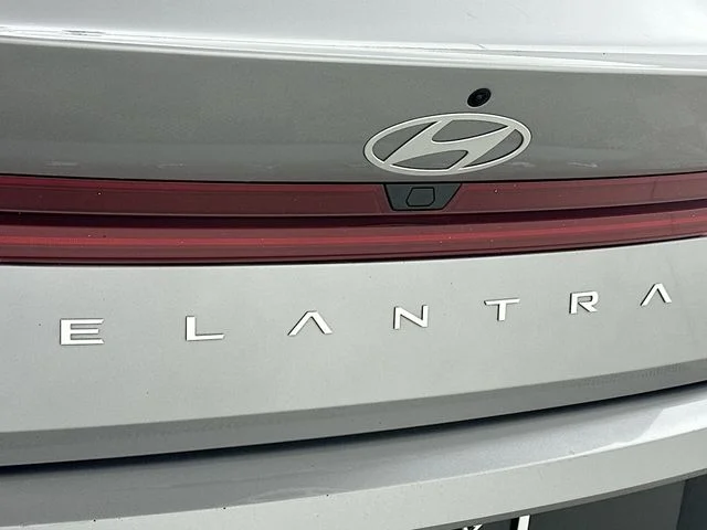 Certified Pre-Owned 2025 Hyundai Elantra SEL Convenience