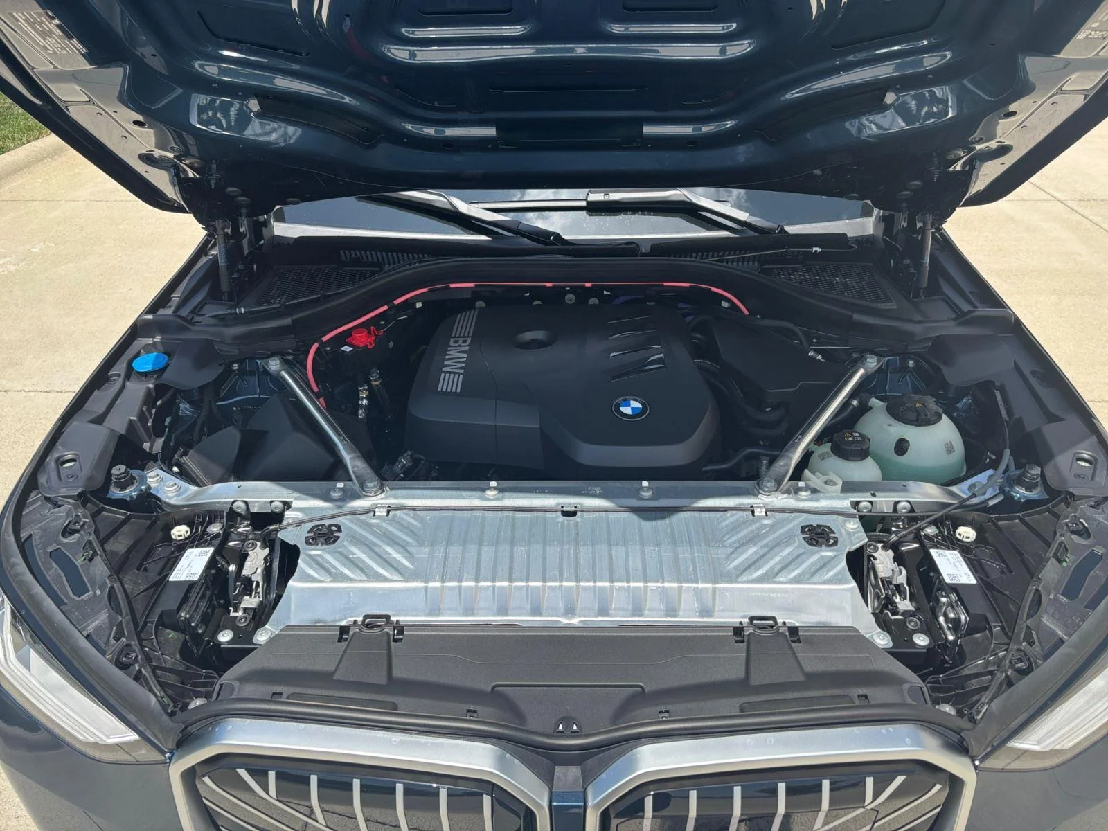 New 2026 Arctic Race Blue metallic BMW 30 xDrive image 32